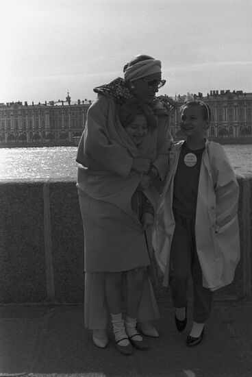 Katya Lychova and her American friend Star Row in Leningrad