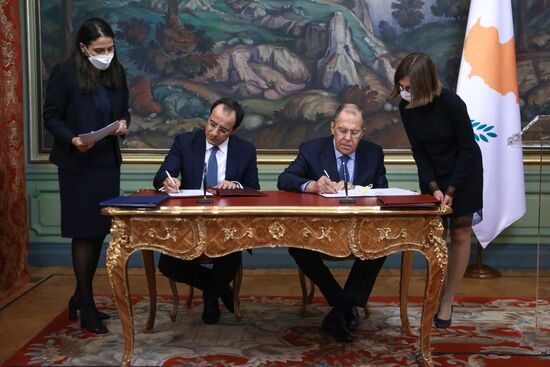 Russia Cyprus