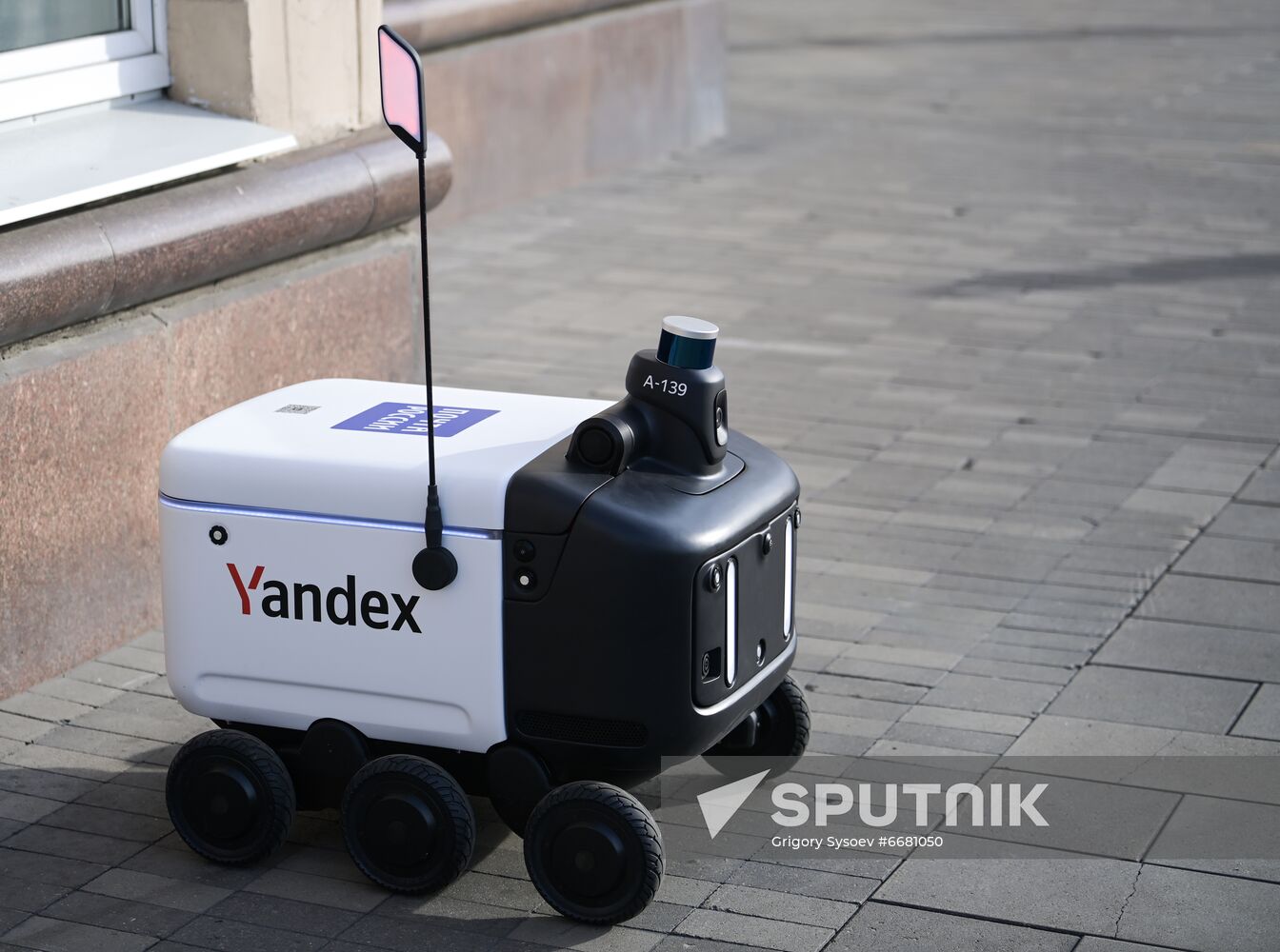 Russia Post Robot Delivery