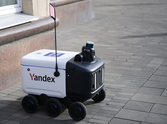 Russia Post Robot Delivery