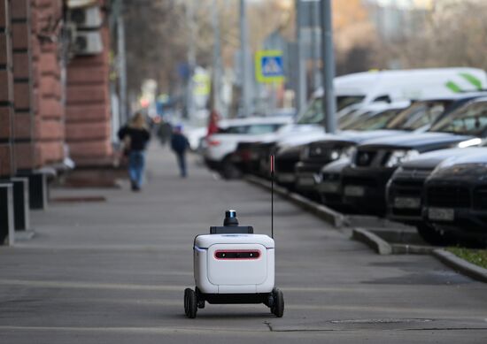 Russia Post Robot Delivery