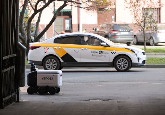 Russia Post Robot Delivery