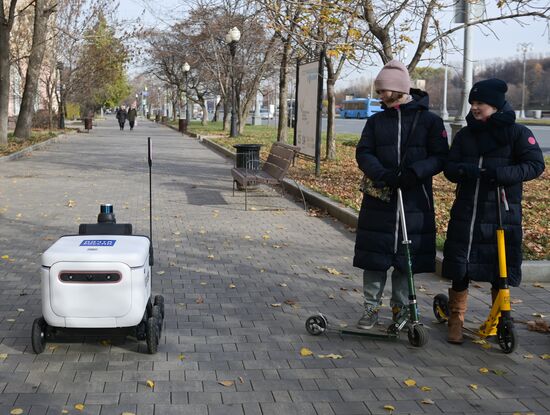 Russia Post Robot Delivery