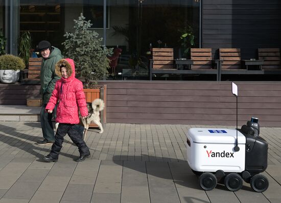 Russia Post Robot Delivery