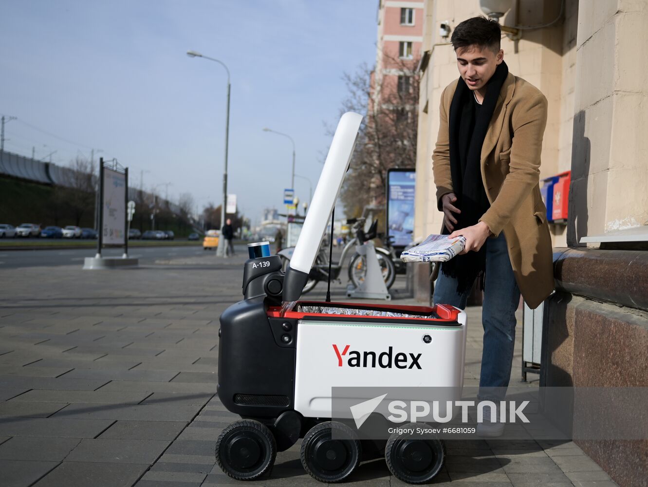 Russia Post Robot Delivery