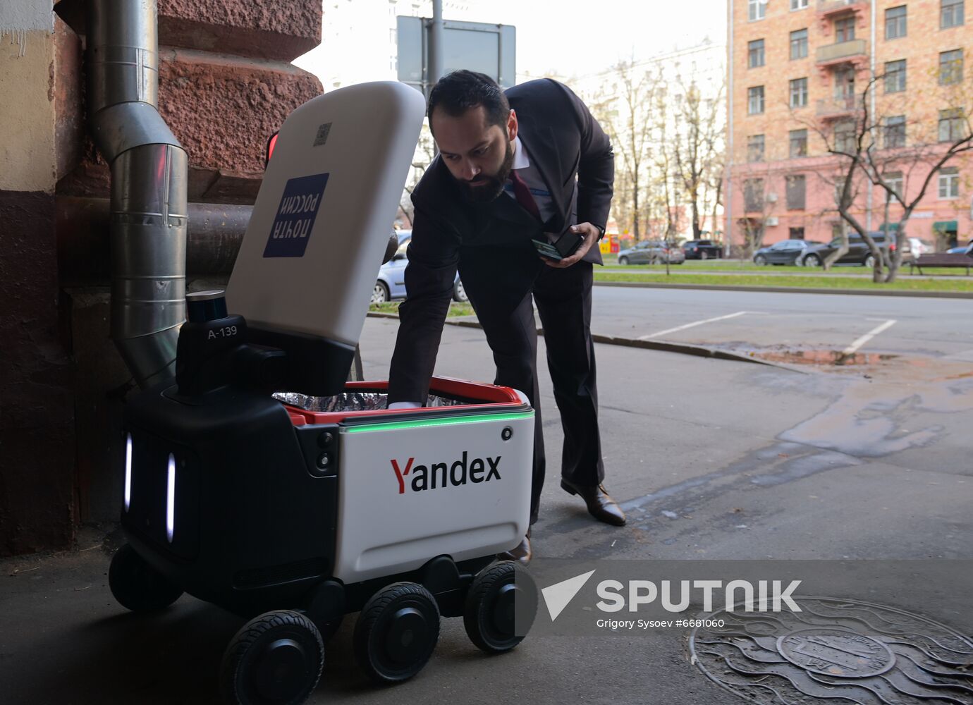 Russia Post Robot Delivery