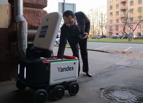 Russia Post Robot Delivery