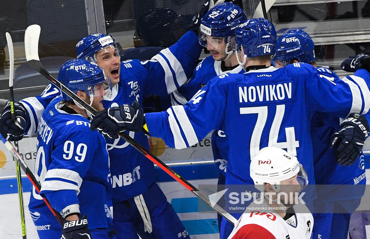Russia Ice Hockey Kontinental League Dynamo - Lokomotiv