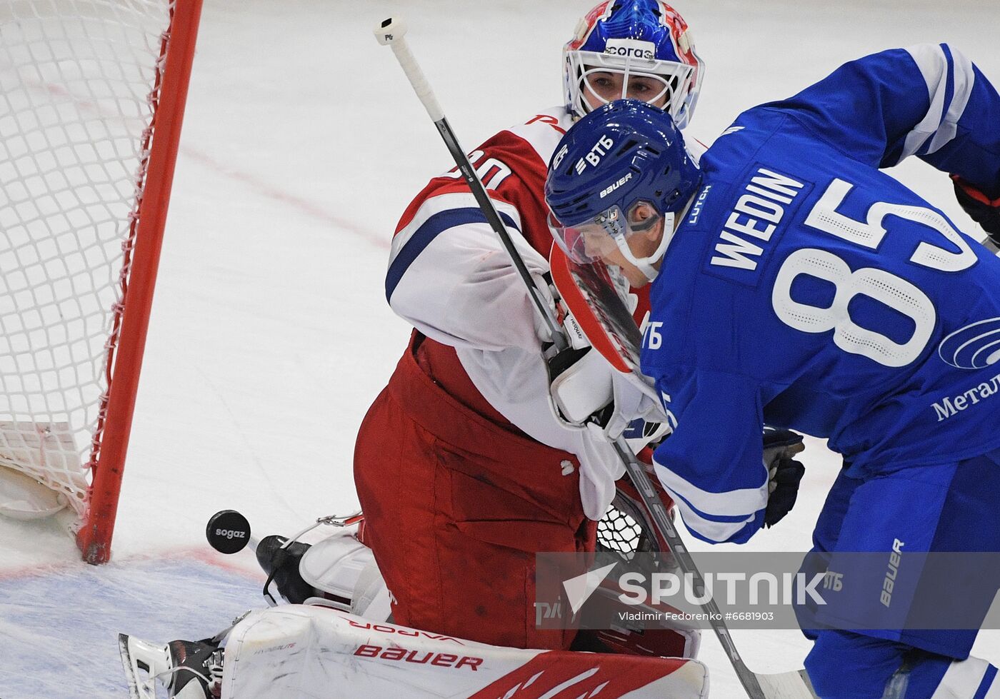 Russia Ice Hockey Kontinental League Dynamo - Lokomotiv
