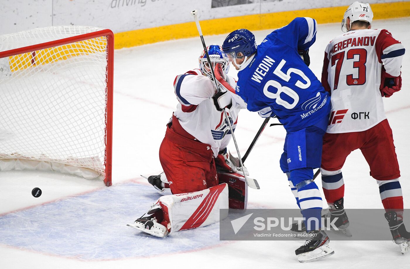 Russia Ice Hockey Kontinental League Dynamo - Lokomotiv