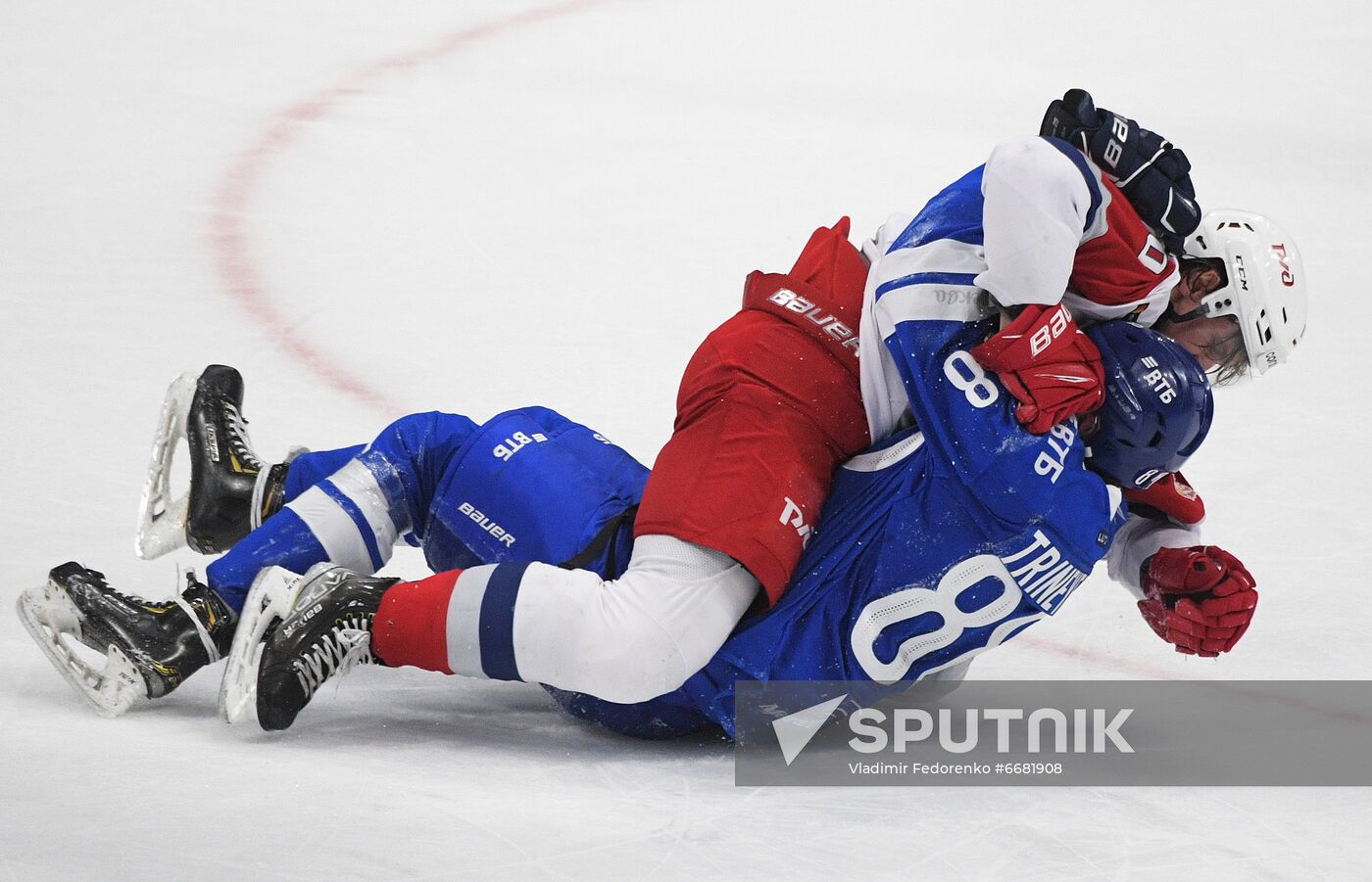 Russia Ice Hockey Kontinental League Dynamo - Lokomotiv