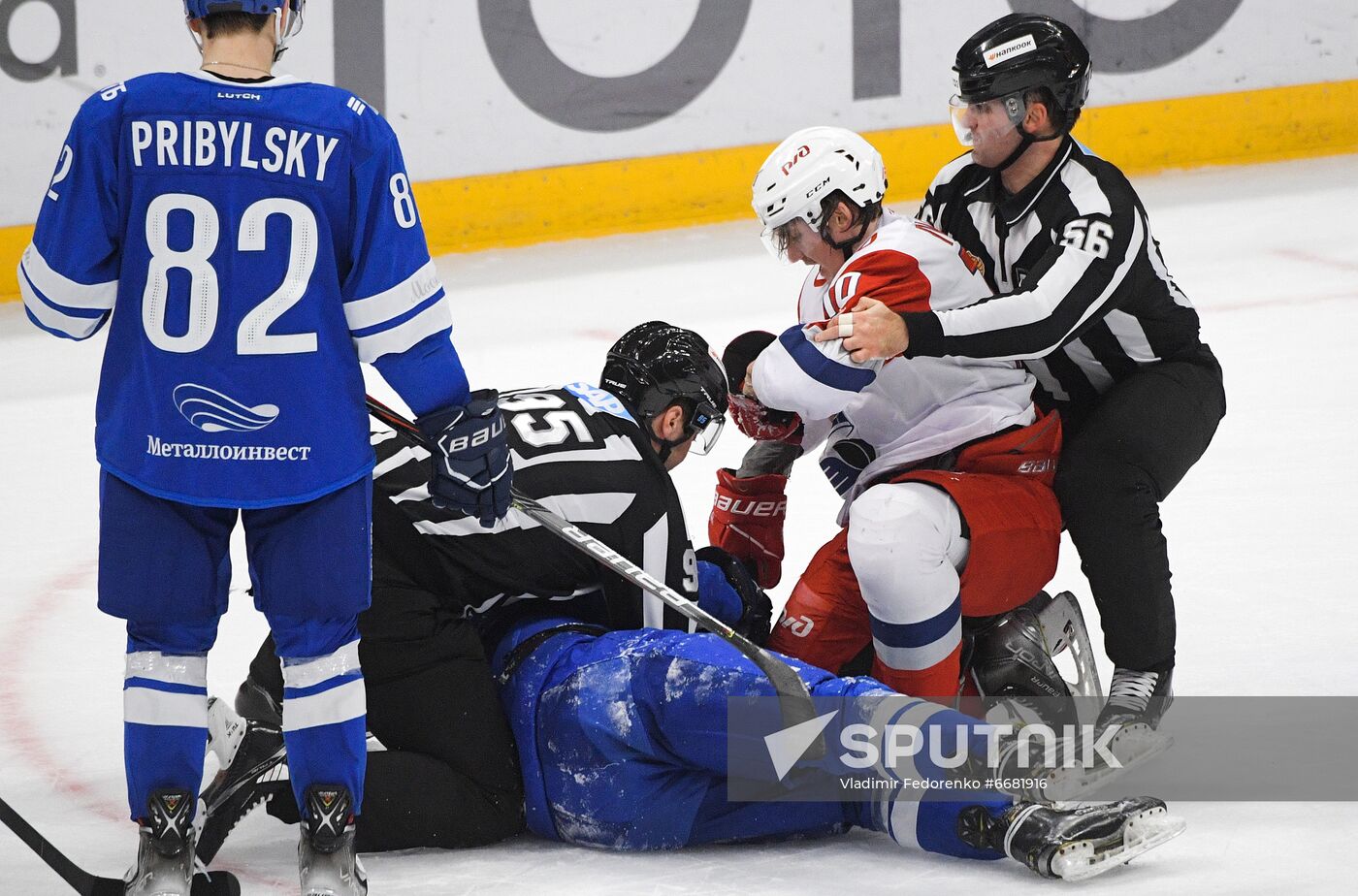 Russia Ice Hockey Kontinental League Dynamo - Lokomotiv