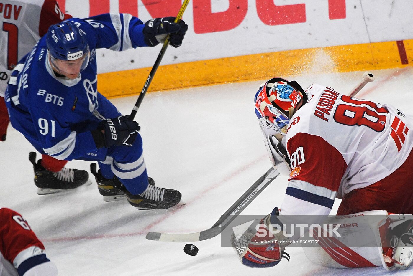 Russia Ice Hockey Kontinental League Dynamo - Lokomotiv