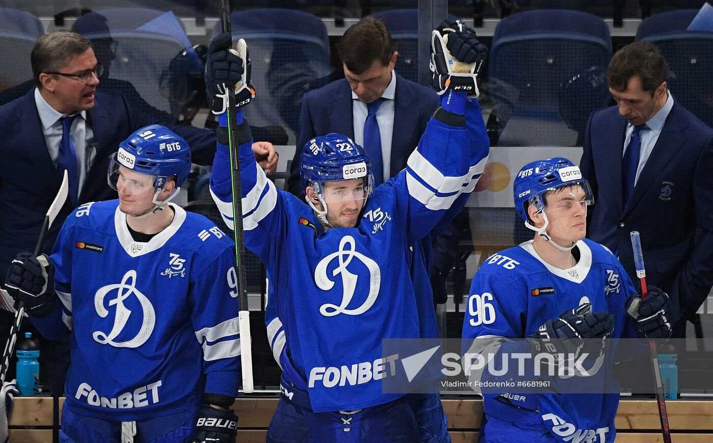 Russia Ice Hockey Kontinental League Dynamo - Lokomotiv