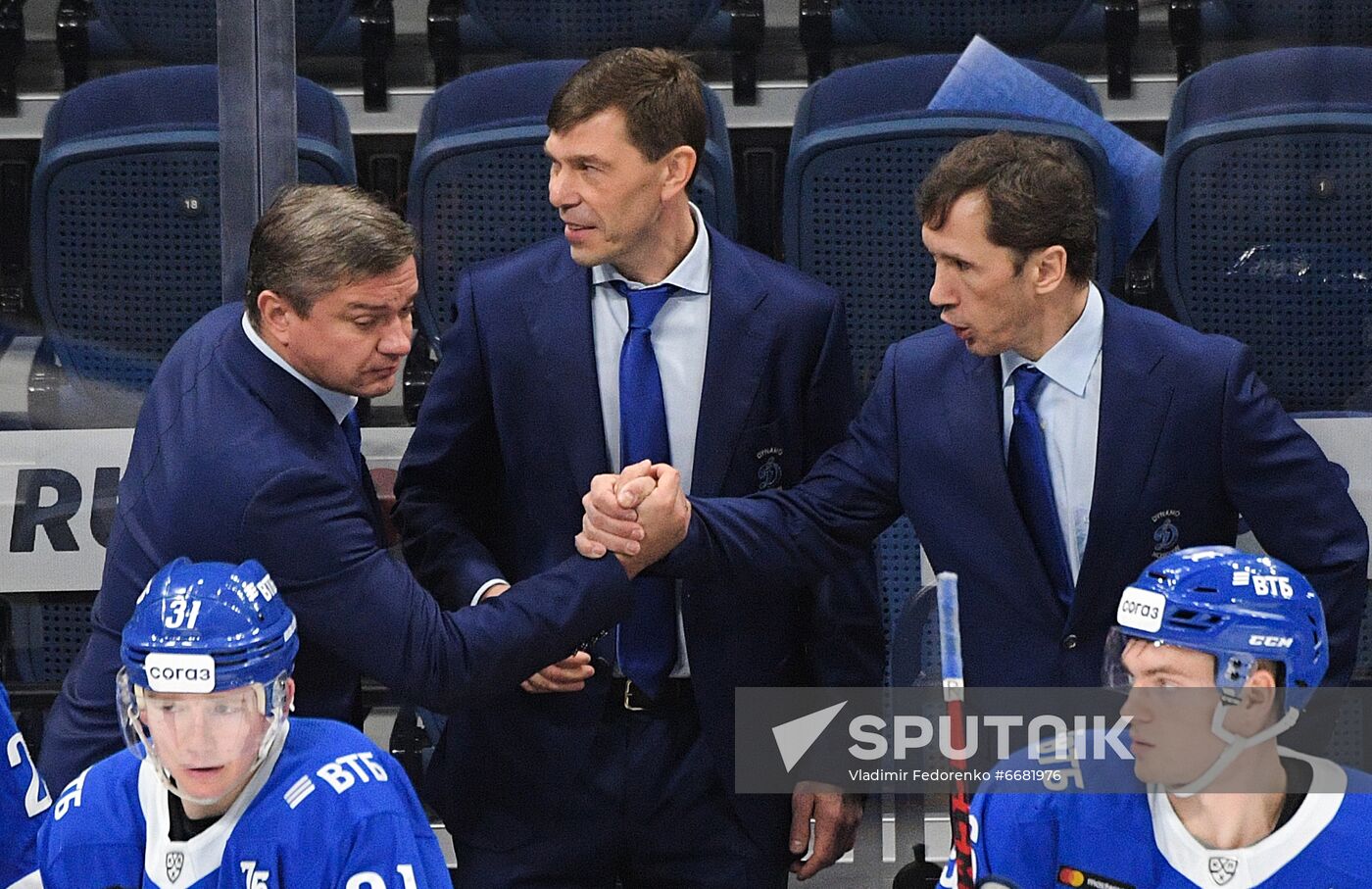 Russia Ice Hockey Kontinental League Dynamo - Lokomotiv
