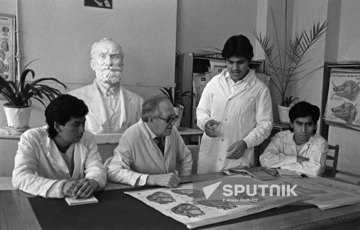 Peruvian students of Kharkov State Medical Institute