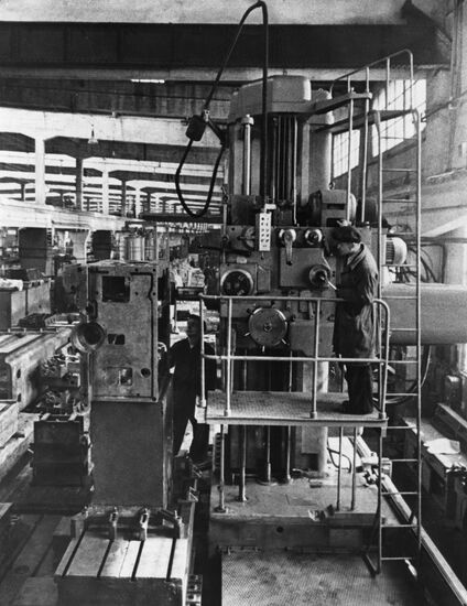 Heavy-duty boring machine