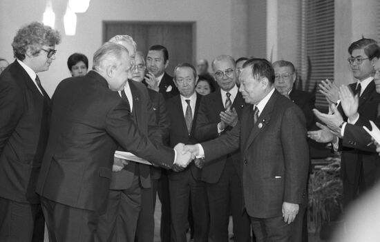 Japanese parliamentary delegation visits USSR