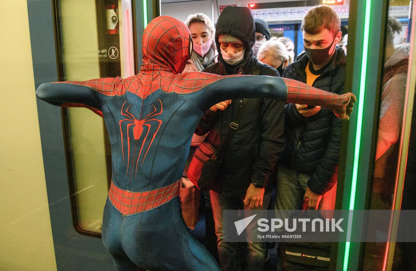 Russia Blogger Spider-Man