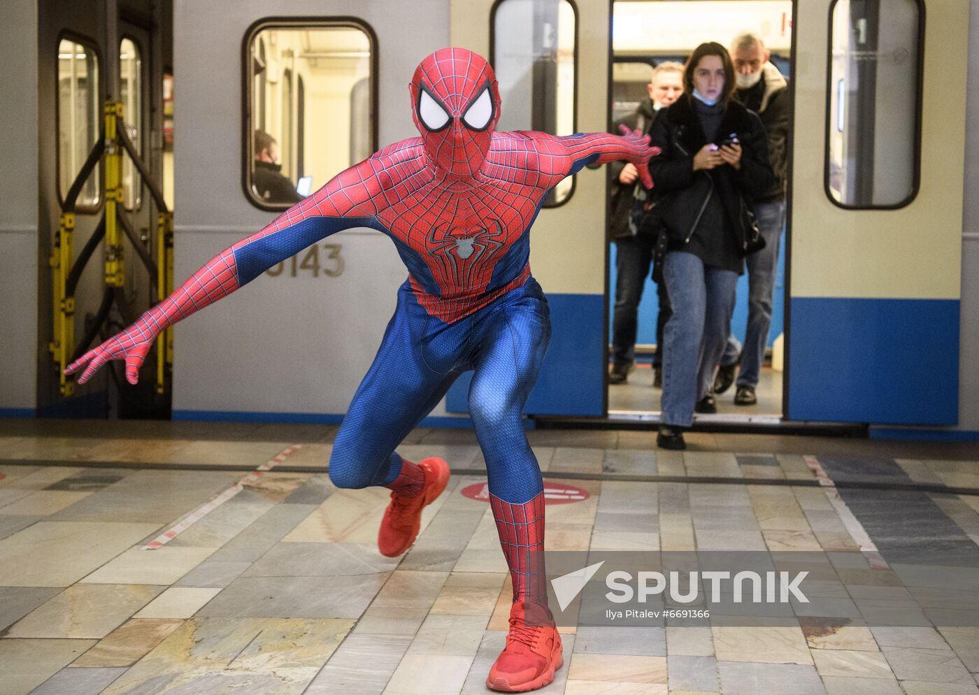 Russia Blogger Spider-Man