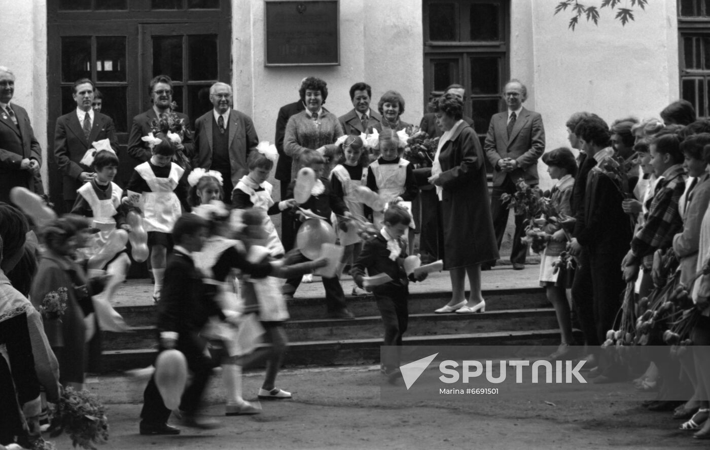 Secondary school in Kamennaya Steppe town