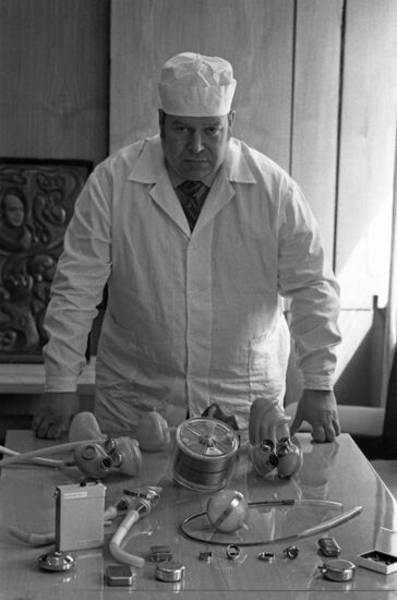 Soviet transplant surgeon Valery Shumakov