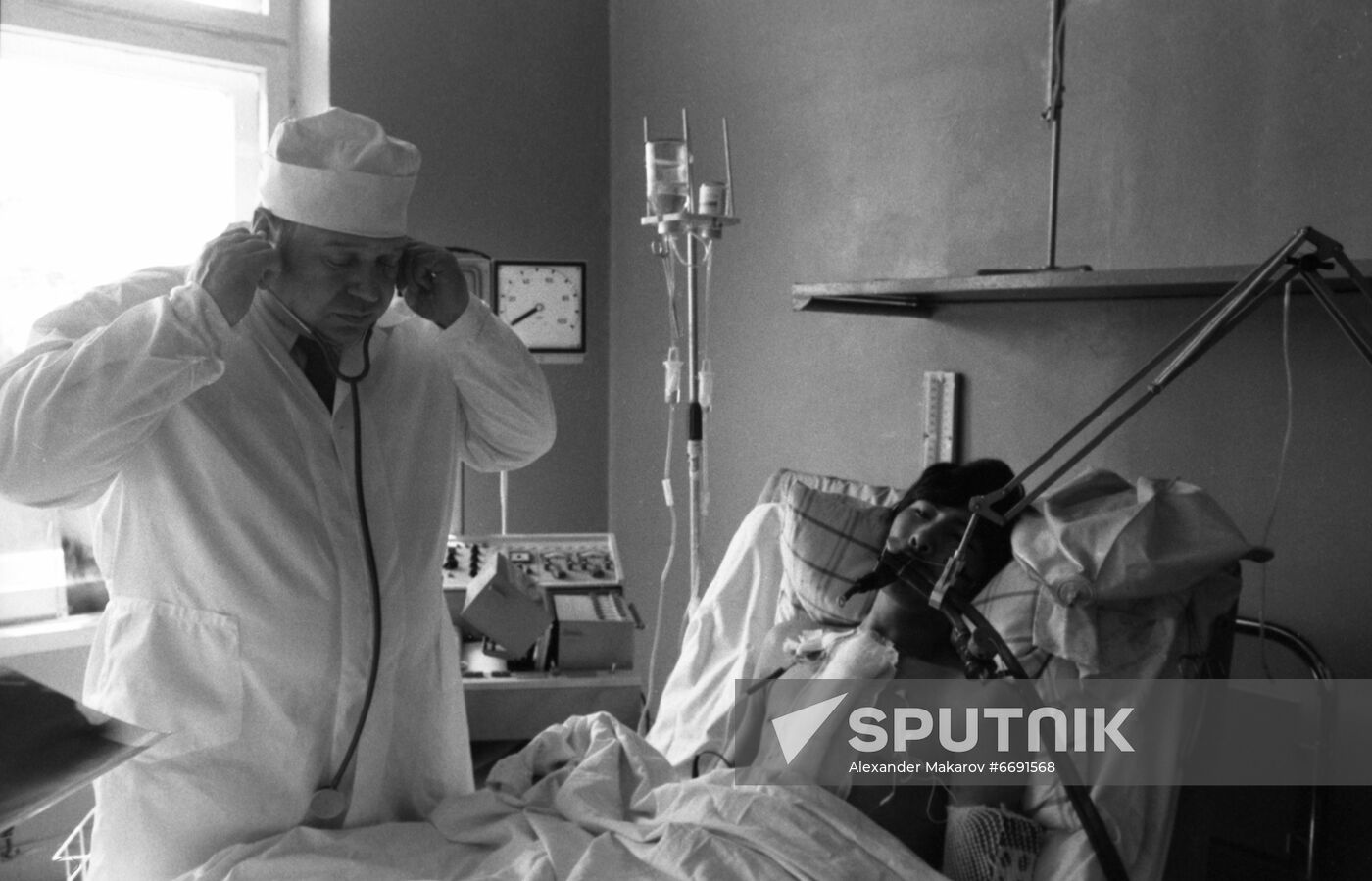 Soviet transplant surgeon Valery Shumakov