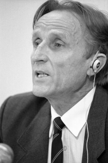 Roundtable discussion, The USSR: How to Avoid a Disaster?