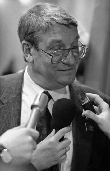 Roundtable discussion, The USSR: How to Avoid a Disaster?