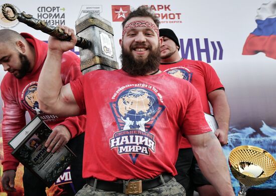 Russia Strongman Contest