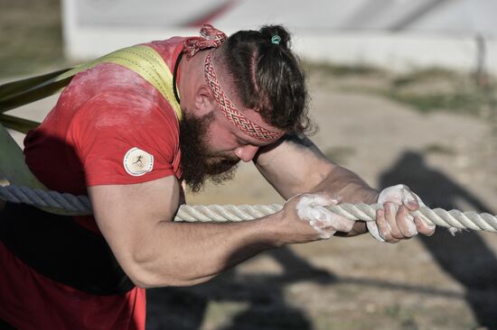 Russia Strongman Contest