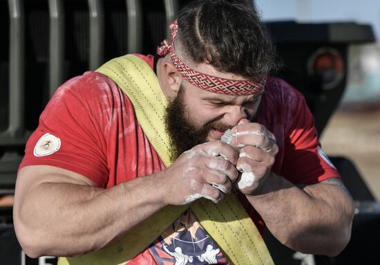 Russia Strongman Contest