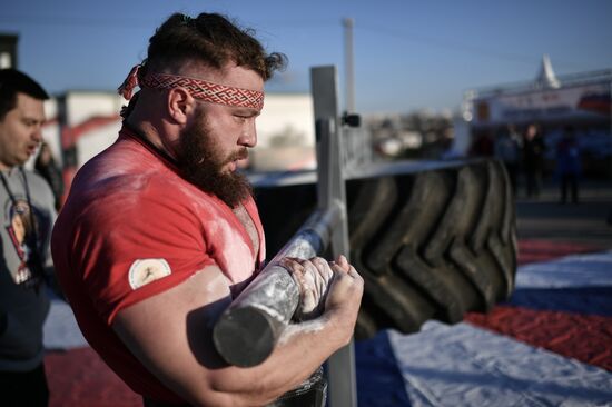 Russia Strongman Contest