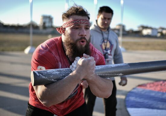 Russia Strongman Contest