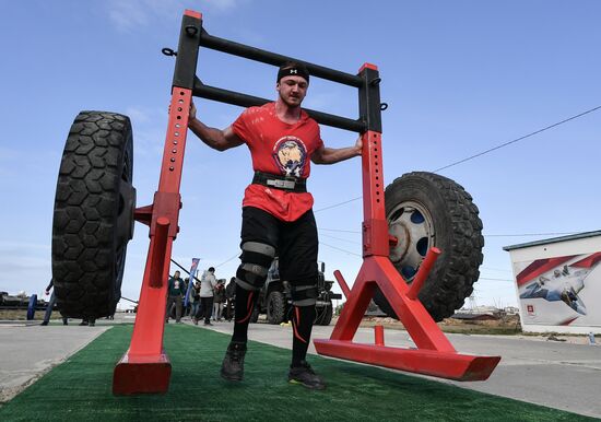 Russia Strongman Contest