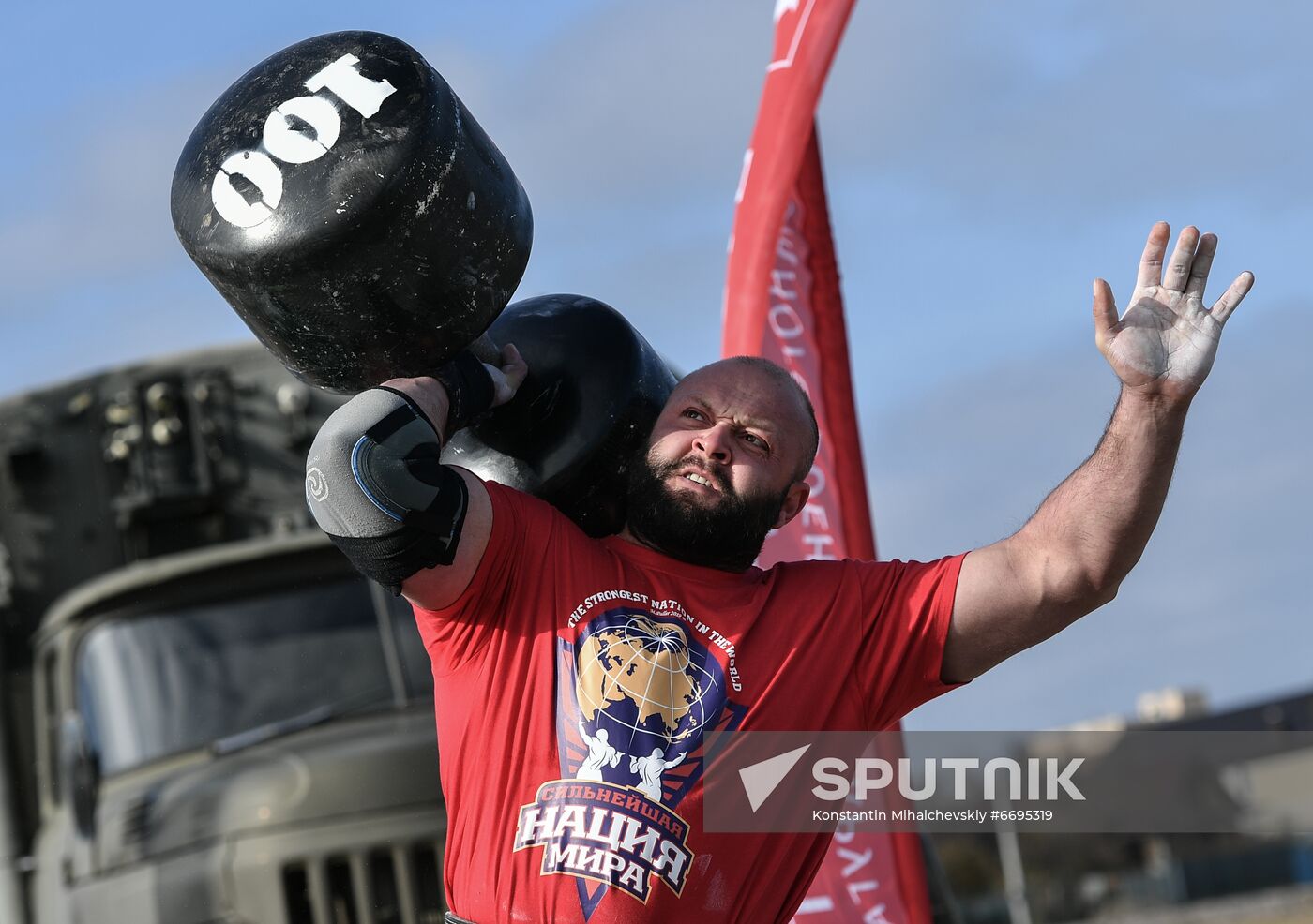 Russia Strongman Contest