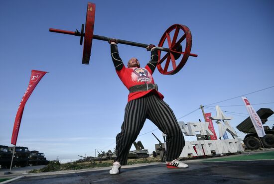Russia Strongman Contest