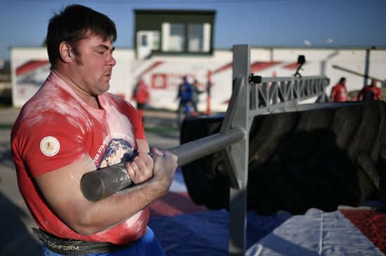 Russia Strongman Contest