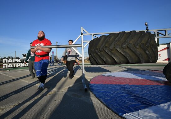 Russia Strongman Contest