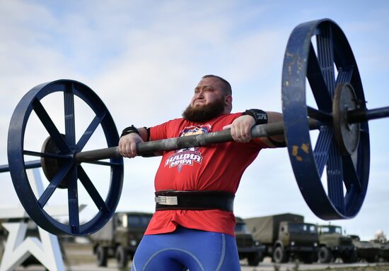 Russia Strongman Contest