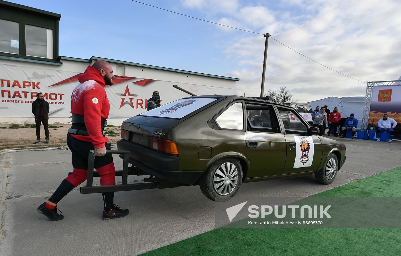Russia Strongman Contest