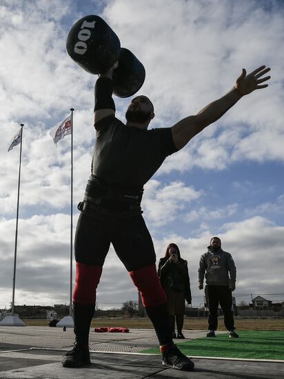 Russia Strongman Contest