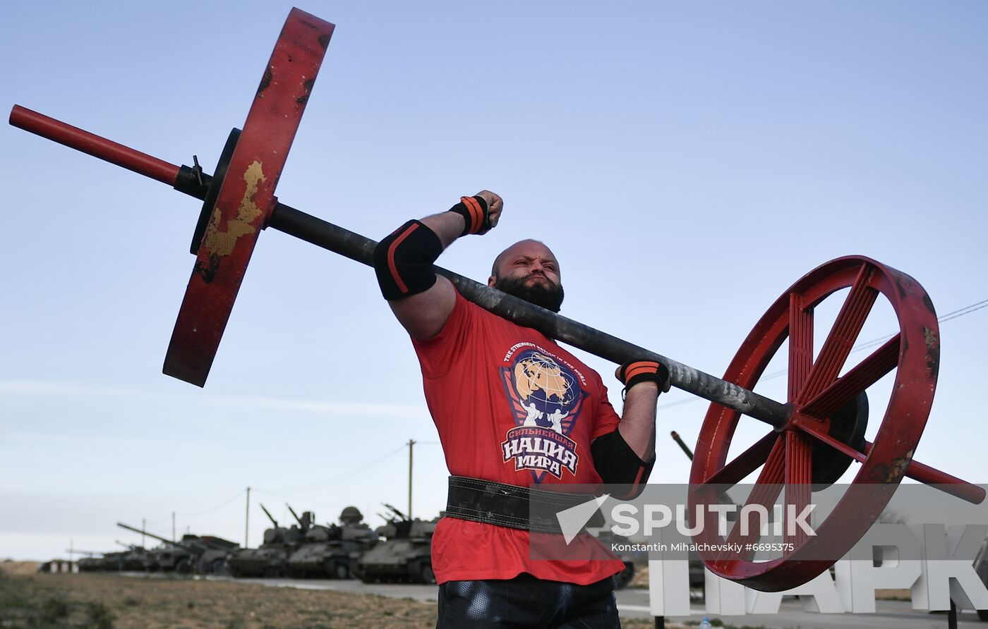 Russia Strongman Contest