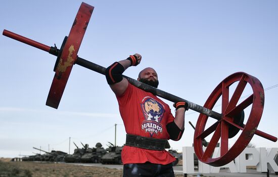 Russia Strongman Contest