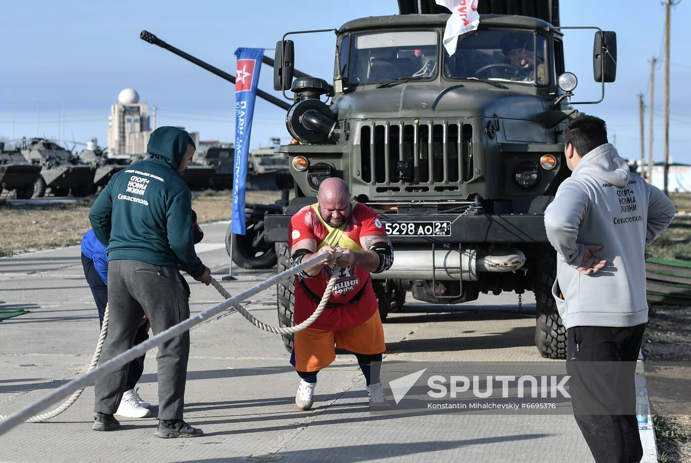 Russia Strongman Contest