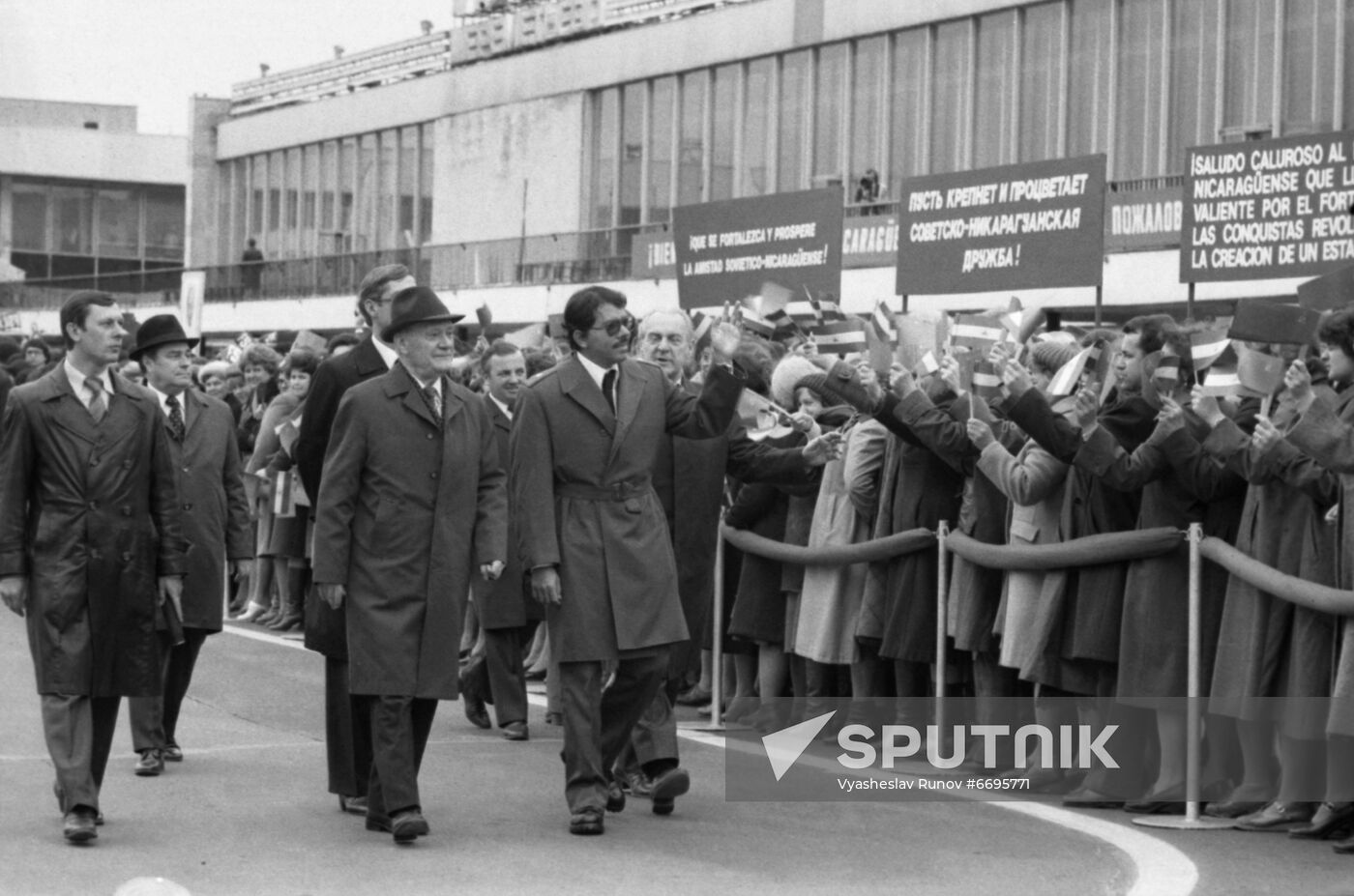 Nicaraguan delegation led by Daniel Ortega visits Soviet Union