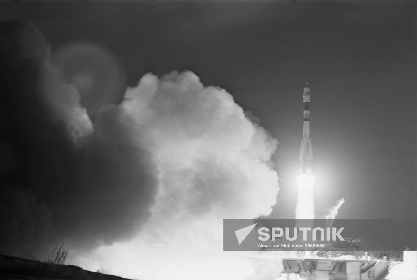 Launch of Soyuz T-5 spacecraft