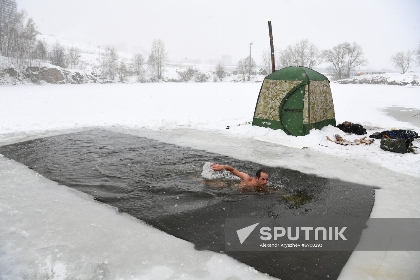 Russia Winter Swimming