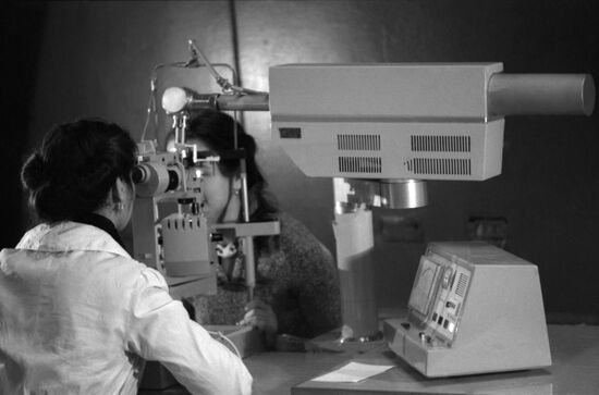 Yatagan laser ophthalmic unit
