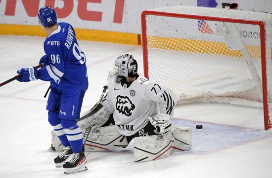 Russia Ice Hockey Kontinental League Dynamo - Traktor